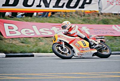 Rimessa in moto la Suzuki di Mike Hailwood vincitrice al Senior TT del 1979 
